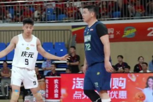 球場(chǎng)最萌體重差： 70kg的我去盯105kg，主打一個(gè)勇氣和陪伴...