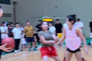 有點(diǎn)意思！隨即刷到球隊(duì)組建一支最強(qiáng)首發(fā)陣容 哪邊更強(qiáng)？